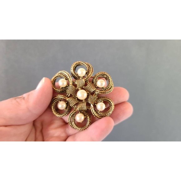 Large Faux Pearl Filigree Flower Brooch - Picture 5 of 10